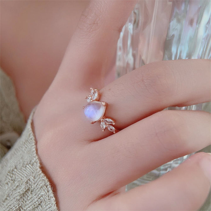 Anello in oro rosa a forma di goccia con zircone bianco e pietra di luna Olivenorma 