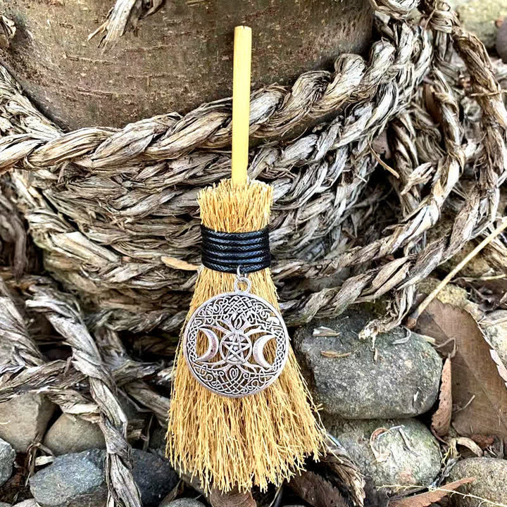 Olivenorma Mini scopa fatta a mano in cristallo ornamentale