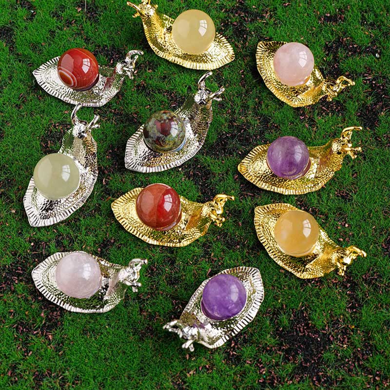 Olivenorma Portapalle di Cristallo Naturale Piccola Decorazione a Forma di Lumaca con Pietre Preziose 