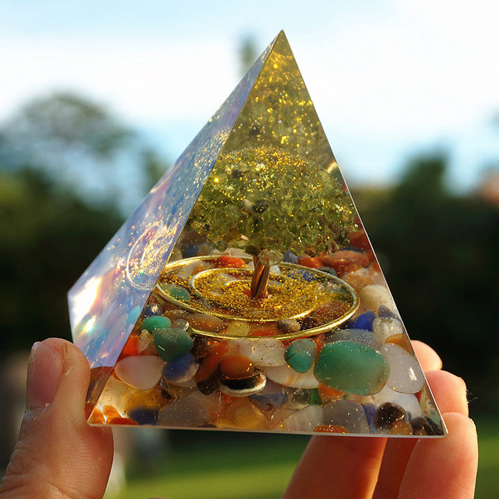 Piramide di orgone dell'albero della vita di fluorite Olivenorma con peridoto 