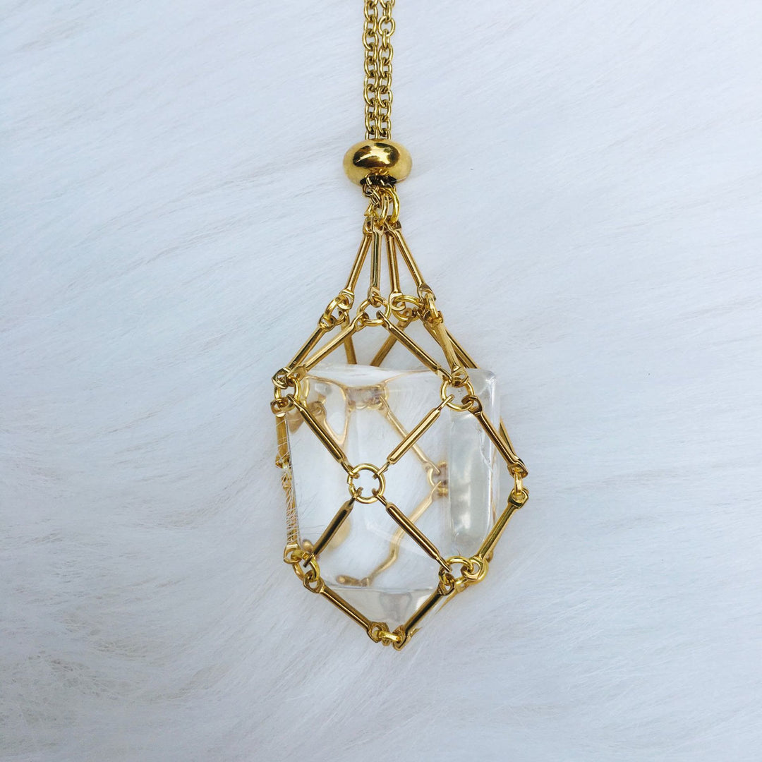 Collana con ciondolo in pietra grezza di cristallo Olivenorma e rete metallica in pietra 