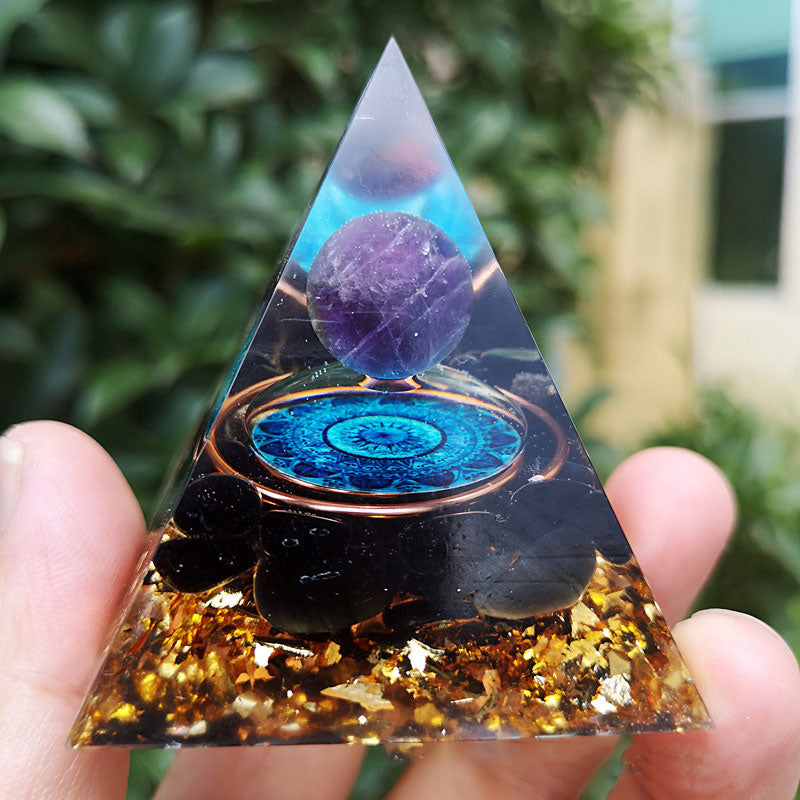 Piramide di orgone in ametista Olivenorma con tormalina nera 