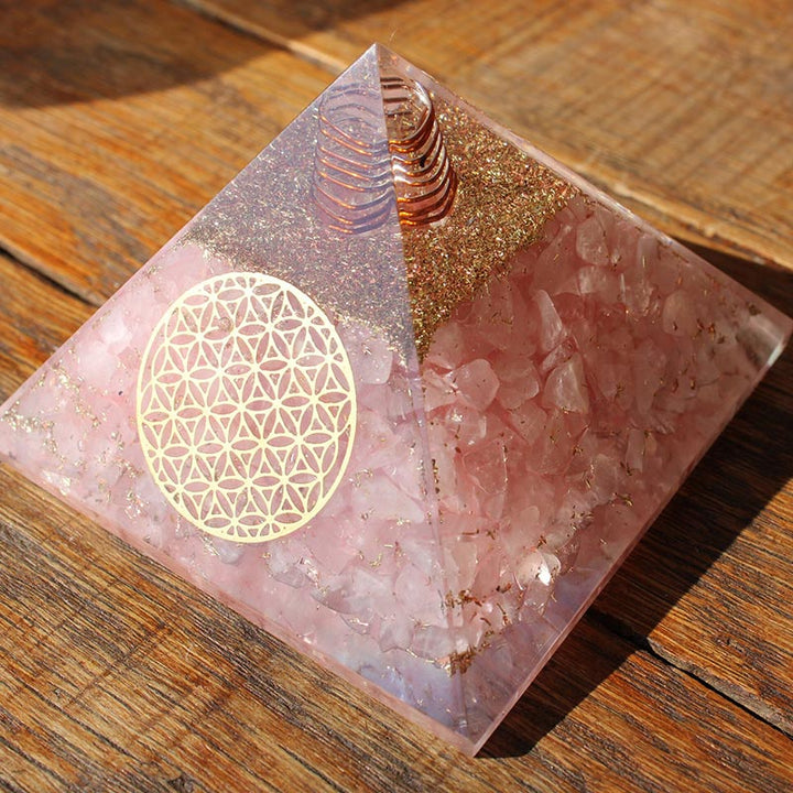 Olivenorma Cristallo trasparente con piramide di orgone in quarzo rosa