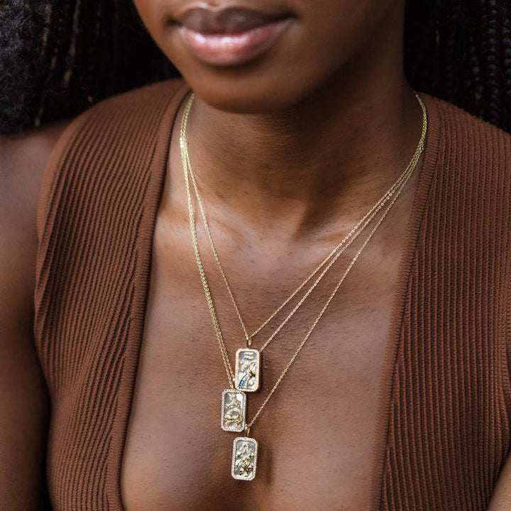 Collana Olivenorma con targhetta incisa con zircone bianco e 12 segni zodiacali 