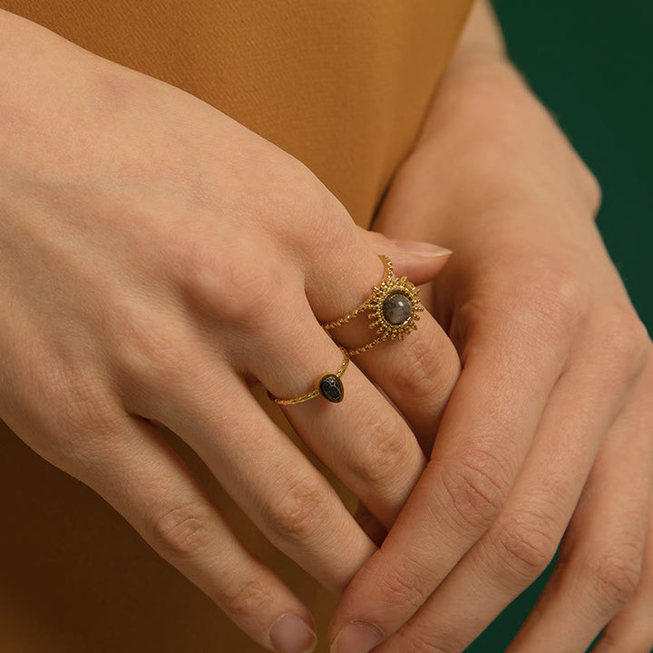 Anello con gemma a forma di stella a otto punte e doppia fila di girasole Olivenorma