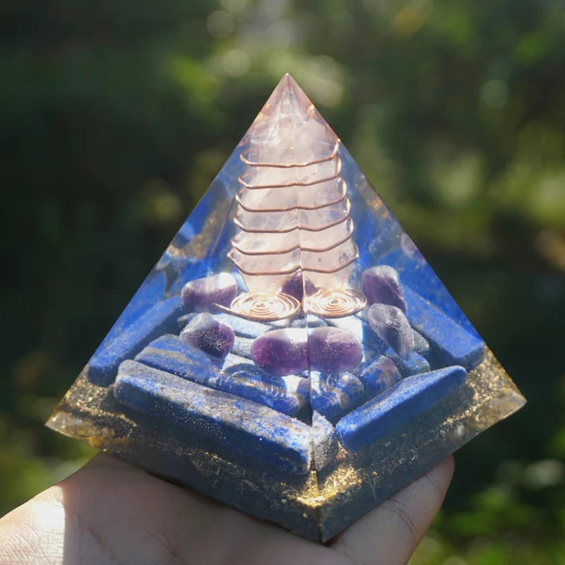 Pilastro di quarzo rosa Olivenorma con piramide di orgone di lapislazzuli 
