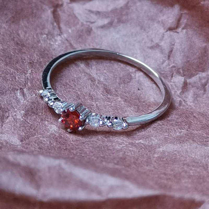 Olivenorma Anello minimalista in oro 18 carati con granato 