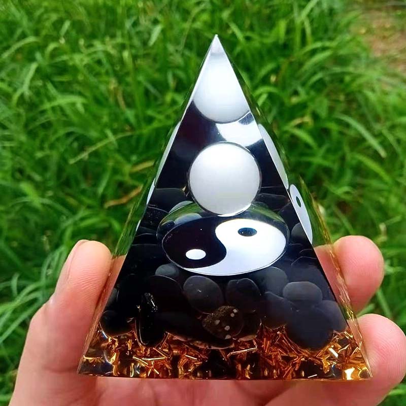 Piramide di giada bianca con ossidiana Olivenorma orgone curativo