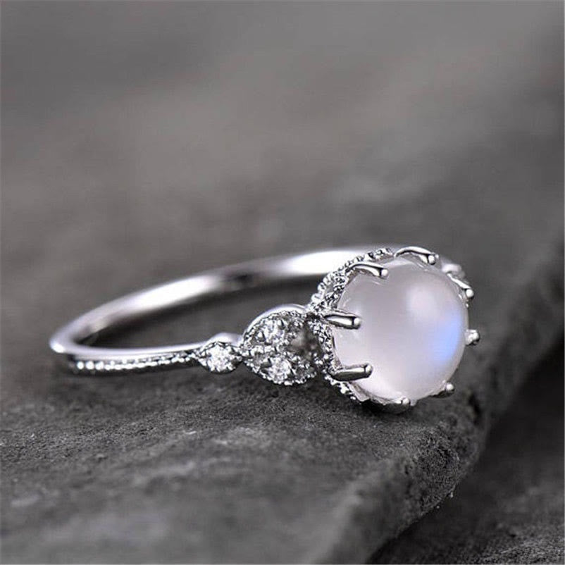 Anello Olivenorma con pietra di luna rotonda e opale e zircone bianco 