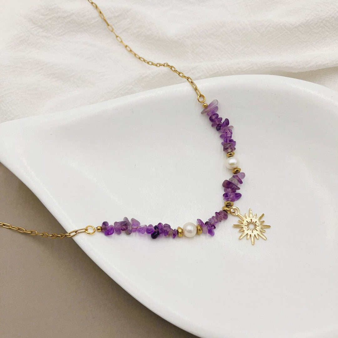 Collana con ciondolo a forma di stella a 16 punte con perle di ametista irregolari Olivenorma
