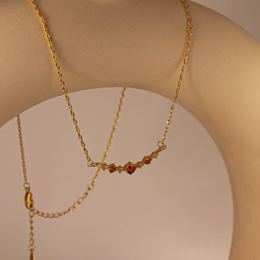 Collana Olivenorma "Simbolo dell'Indipendenza" con granato e diamanti