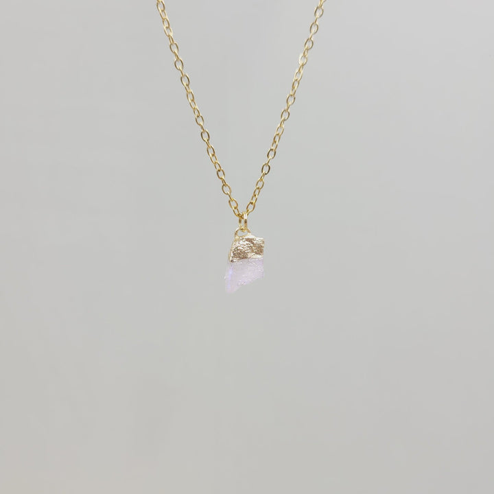 Collana con pietra preziosa grezza di cristallo irregolare Olivenorma 