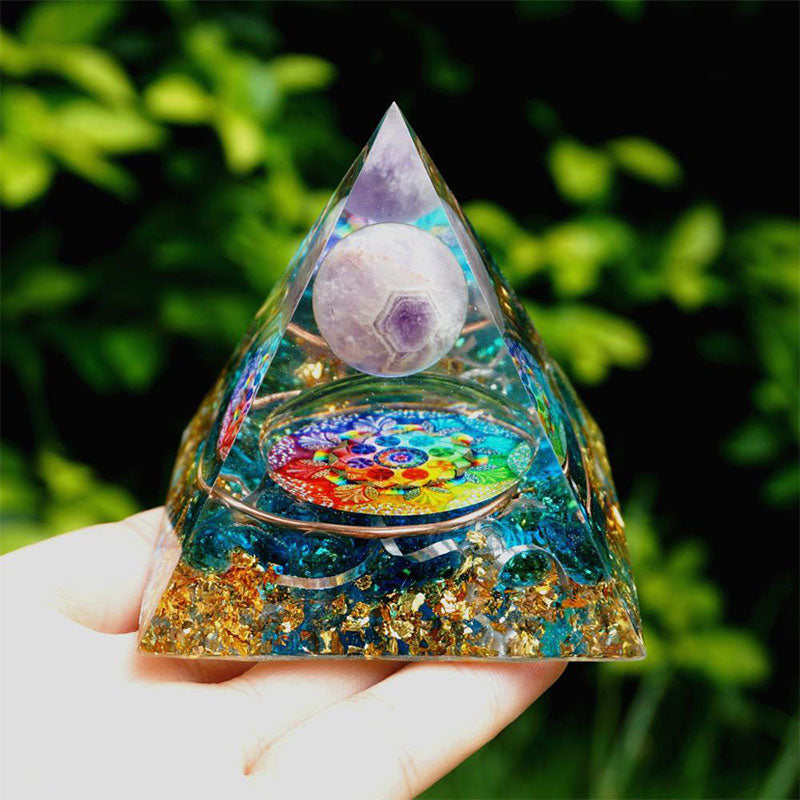 Sfera di cristallo di ametista Olivenorma con piramide di orgone di quarzo blu 