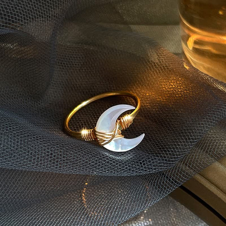 Olivenorma Nacre Crescent Anello aperto regolabile