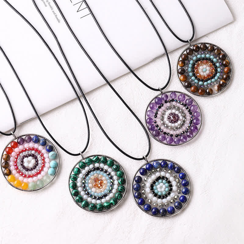Collana di cristallo con ciondolo rotondo con fiore di datura di Olivenorma