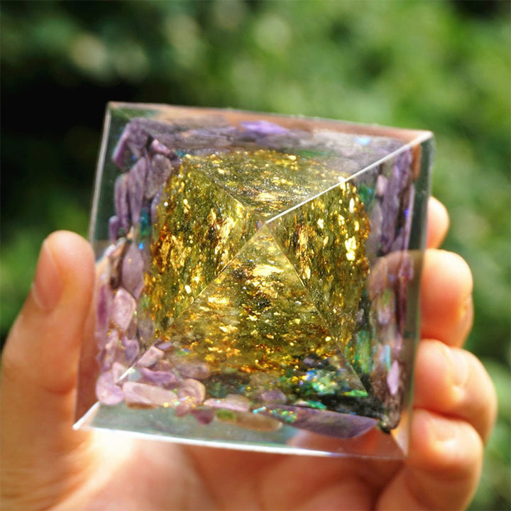 Olivenorma Albero della vita Peridoto con piramide di orgone Charoite