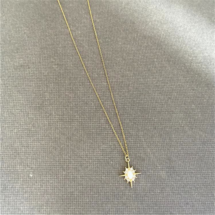 Collana con stella delicata Northstar in zircone bianco opale Olivenorma