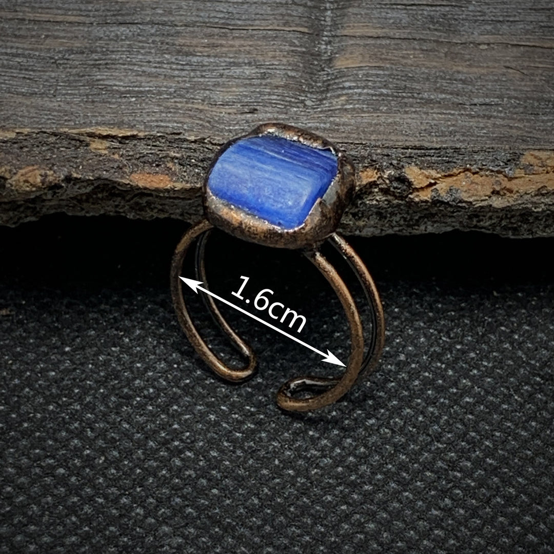 Anello regolabile Olivenorma con dodici pietre portafortuna in pietra grezza irregolare naturale 