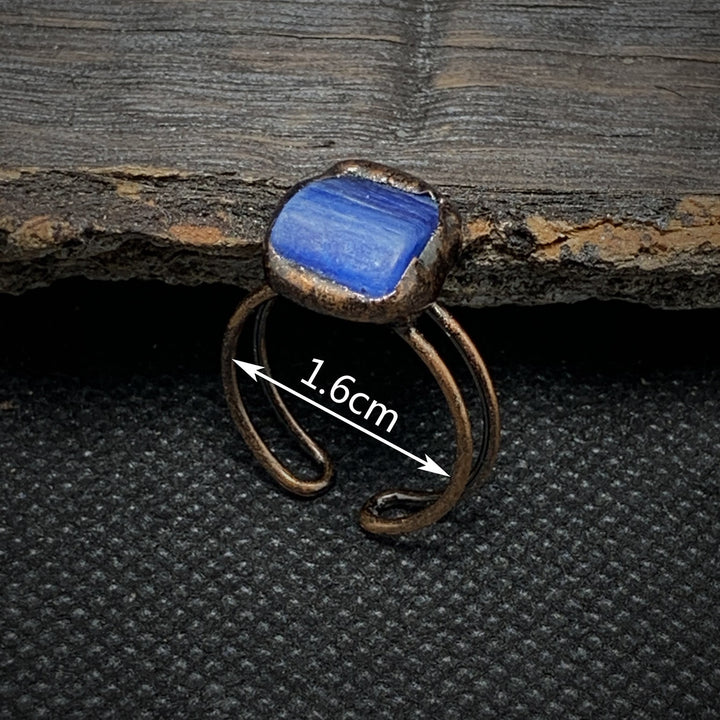 Anello regolabile Olivenorma con dodici pietre portafortuna in pietra grezza irregolare naturale 