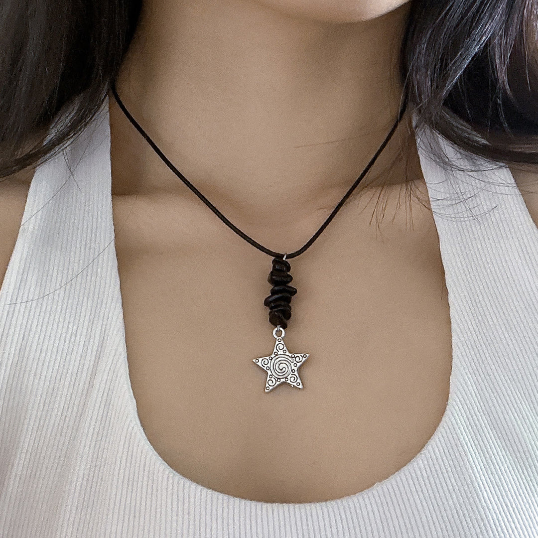 Collana in filo di cera di pelle con nappa a farfalla in pietra naturale Olivenorma