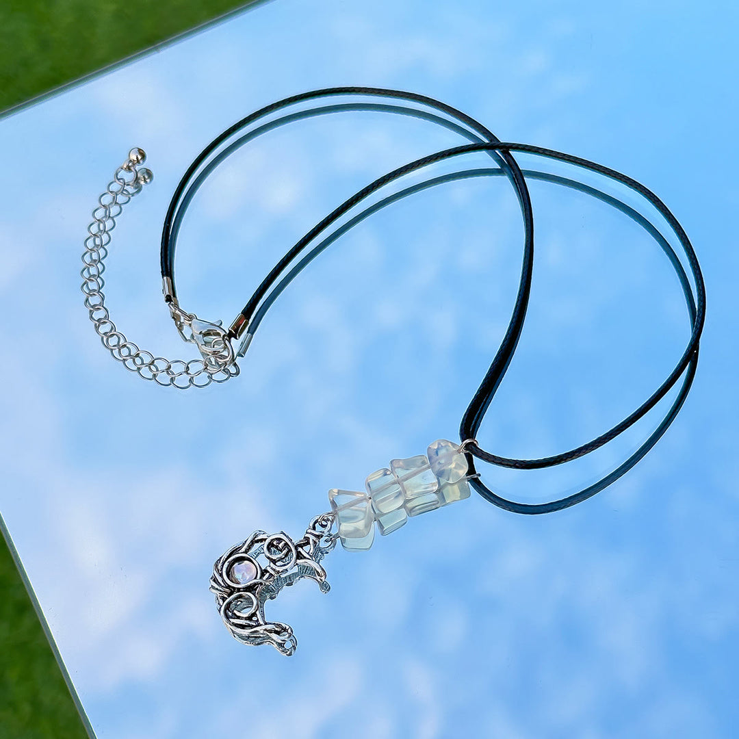 Collana in filo di cera di pelle con nappa a farfalla in pietra naturale Olivenorma