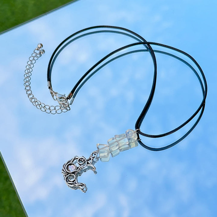 Collana in filo di cera di pelle con nappa a farfalla in pietra naturale Olivenorma