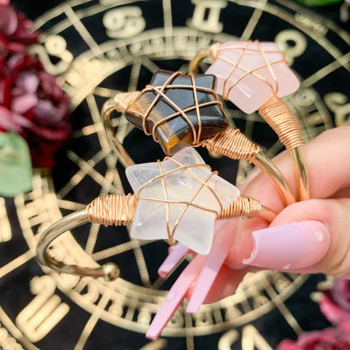 Bracciale Olivenorma con pietre preziose a forma di stella avvolte in filo d'oro
