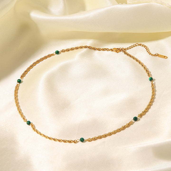 Collana con clavicola intrecciata in perline di malachite naturale Olivenorma 