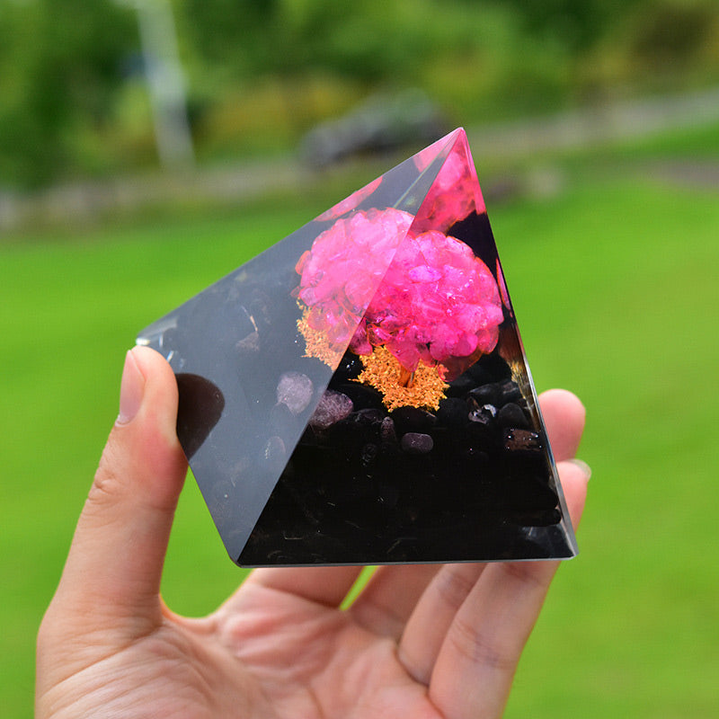 Piramide di orgone curativa in ossidiana Olivenorma con cristallo rosa