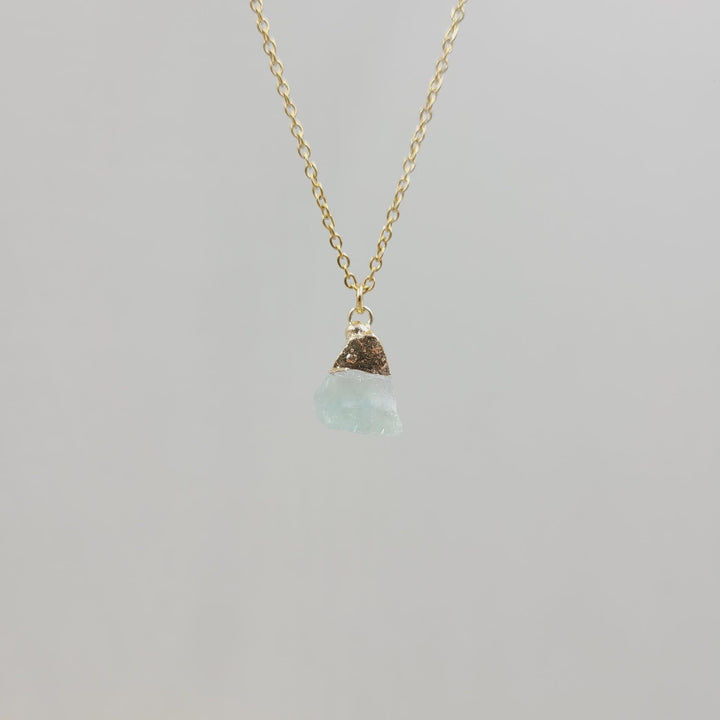 Collana con pietra preziosa grezza di cristallo irregolare Olivenorma 