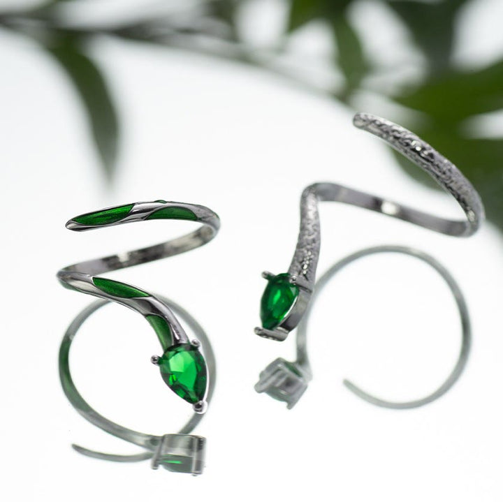 Anello per polsino con nocche con serpente color smeraldo Olivenorma