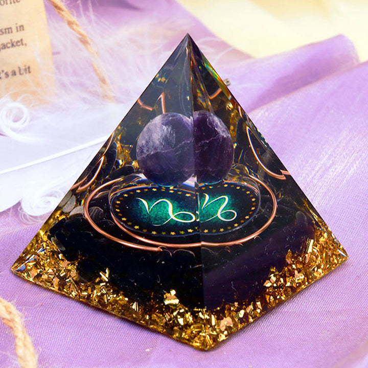 Sfera di ametista Olivenorma con piramide di orgone dello zodiaco Capricorno in ossidiana
