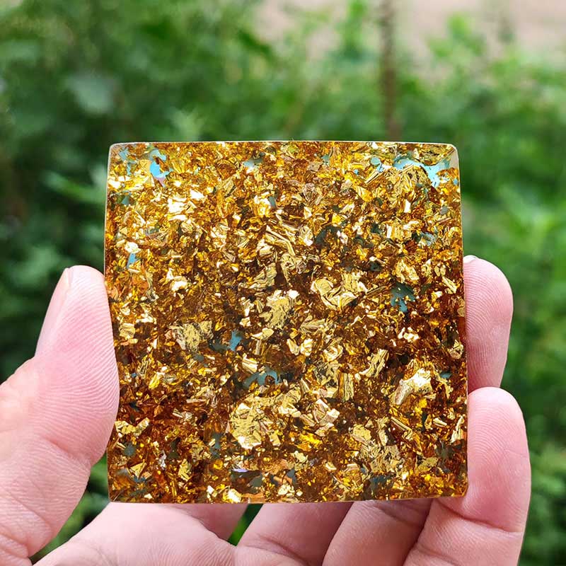 Piramide di Orgone Olivenorma Turchese con Sfera di Ametista 
