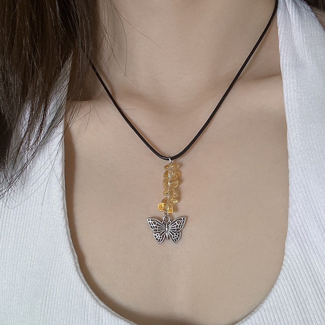 Collana in filo di cera di pelle con nappa a farfalla in pietra naturale Olivenorma