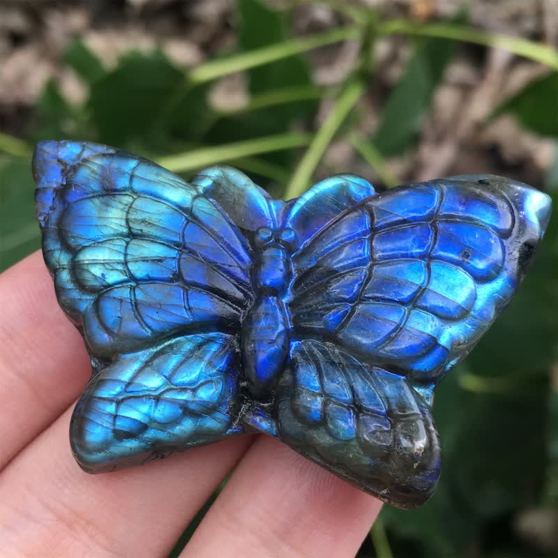 Decorazione con pietra preziosa di labradorite a farfalla magica