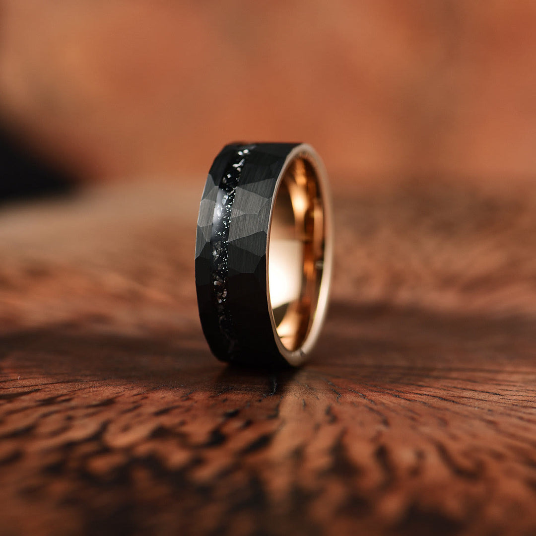 Anello Olivenorma in carburo di tungsteno con tormalina nera da 8 mm