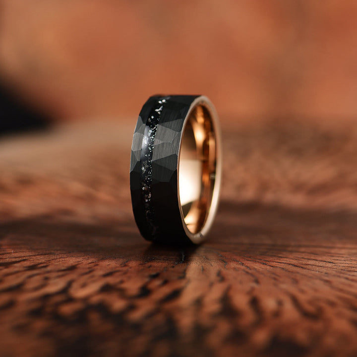 Anello Olivenorma in carburo di tungsteno con tormalina nera da 8 mm