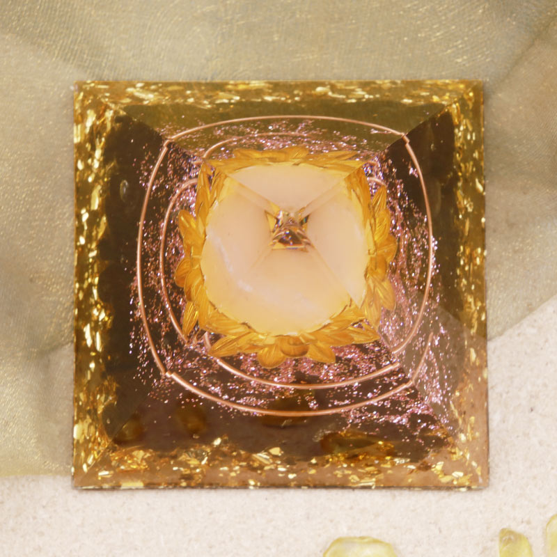 Olivenorma Cristallo trasparente Ossidia Simbolo del loto Piramide di orgone