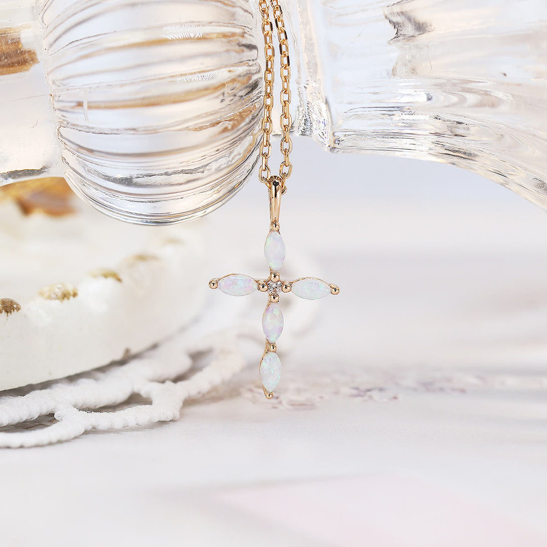 Collana con ciondolo a croce in pietra di luna e opale artificiale Olivenorma