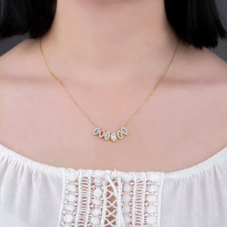 Olivenorma Lacrime di gioia 1-8 Collana con pietra portafortuna a goccia