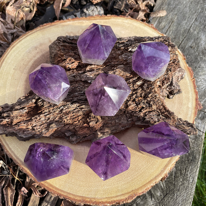 Decorazione in pietra preziosa con obelisco grande e massiccio, a forma di torre di ametista Olivenorma 