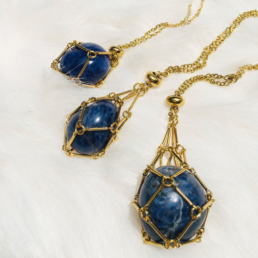 Collana con ciondolo in pietra grezza di cristallo Olivenorma e rete metallica in pietra 