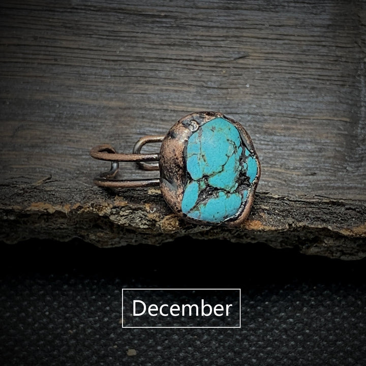 Anello regolabile Olivenorma con dodici pietre portafortuna in pietra grezza irregolare naturale 