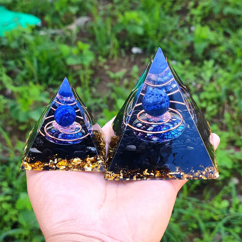 Sfera di lapislazzuli Olivenorma con piramide di orgone di ossidiana 