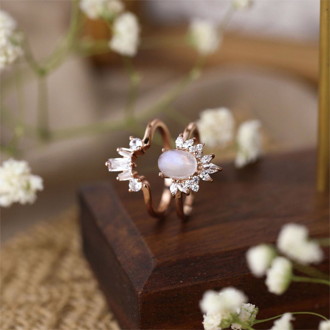 Olivenorma Moonstone White Zircon Oval Design Anello da 2 Pezzi