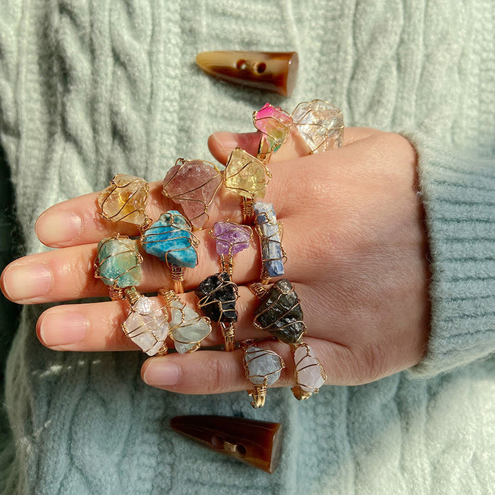 Anello con pietra preziosa naturale irregolare e ruvida Olivenorma