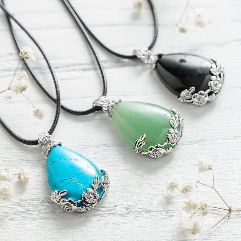 Collana con goccia d'acqua in pietra naturale e prugna