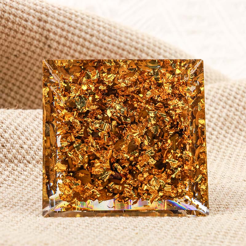 Buddha Olivenorma con piramide di orgone con protezione dell'occhio di tigre