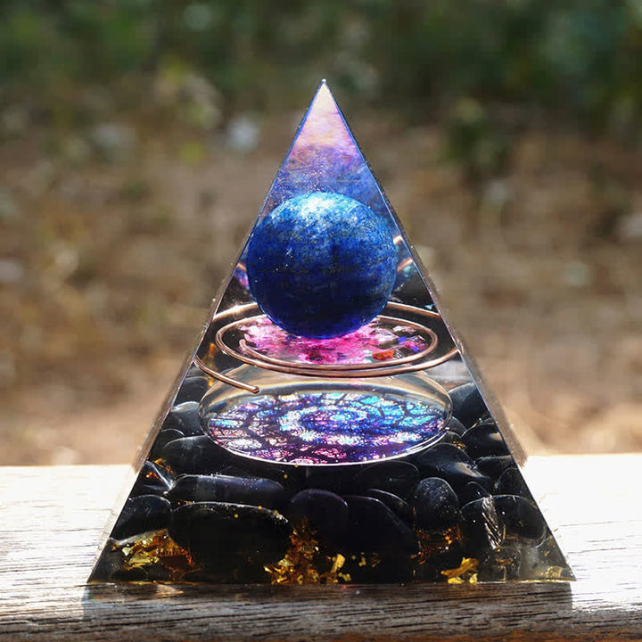 Sfera di lapislazzuli Olivenorma con piramide di orgone di ossidiana 