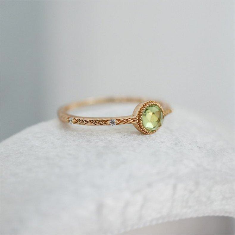 Anello Olivenorma con peridoto verde taglio rotondo naturale